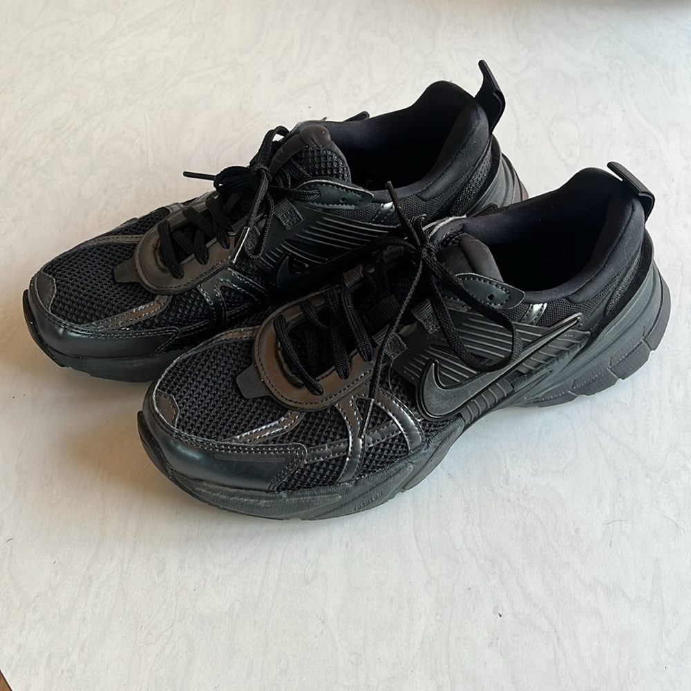 Nike V2K Run | Anthracite/Black/Dark Smoke Grey | Women’s Size 9 | gently worn